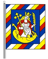 Štandarda starostu mestskej časti Bratislava - Lamača má medzi ostatnými symbolmi mestskej časti osobitné postavenie. Je vlajkou starostu, jedným z odznakov jeho úradu. Podobá sa znakovej zástave, je však doplnená o lem v lamačských farbách. Rozdiel je tiež v tom, že kým znaková zástava môže byť zhotovená v mnohých exemplároch, štandarda existuje spravidla len v jednom vyhotovení a býva tiež zhotovená luxusnejšou technikou. Štandarda starostu mestskej časti Bratislava - Lamača má medzi ostatnými symbolmi mestskej časti osobitné postavenie. Je vlajkou starostu, jedným z odznakov jeho úradu. Podobá sa znakovej zástave, je však doplnená o lem v lamačských farbách. Rozdiel je tiež v tom, že kým znaková zástava môže byť zhotovená v mnohých exemplároch, štandarda existuje spravidla len v jednom vyhotovení a býva tiež zhotovená luxusnejšou technikou.