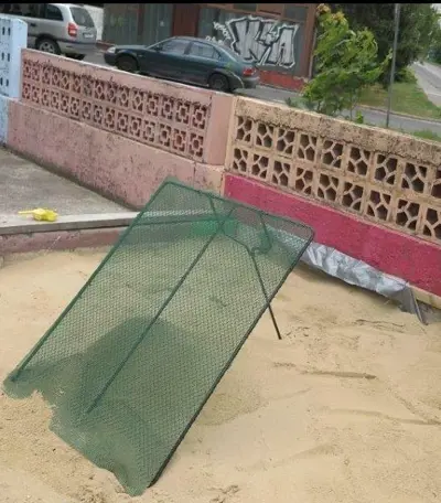 Prebieha údržba koryta a dezinfekcia pieskovísk
