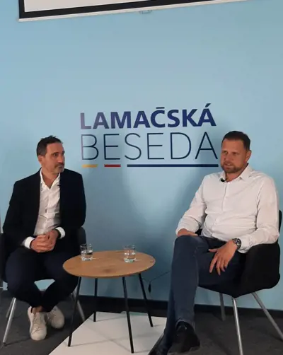 Lamačská beseda s Tomášom Sternom je už online