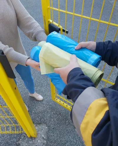 Distribúcia žltých a modrých vriec na triedený zber pre rodinné domy v roku 2025